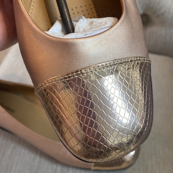 Comfortview NEW Gold Metallic Round Toe Size 12 Women’s Loafers - Picture 15 of 16